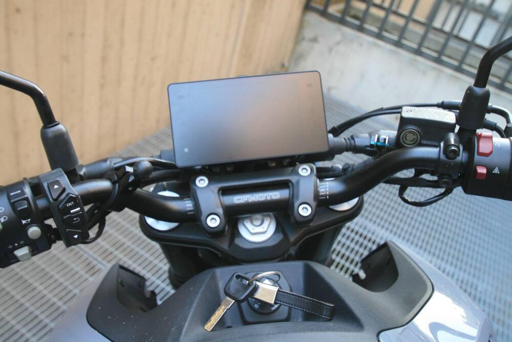 CFMOTO 300NK (2021 - 25) (4)