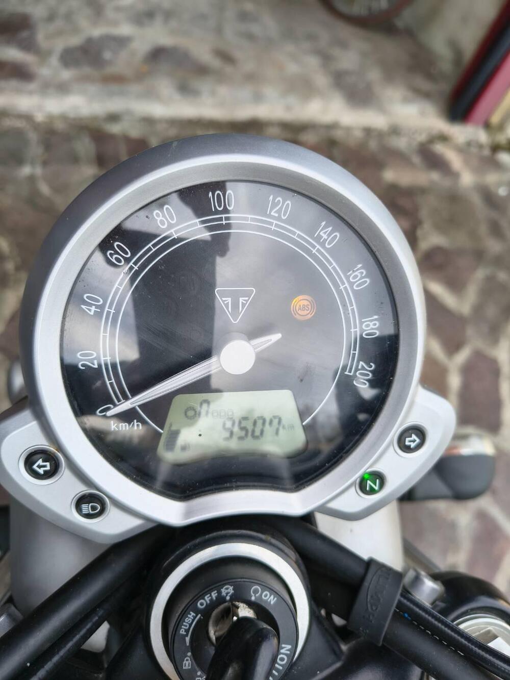 Triumph Street Twin 900 (2017 - 18) (2)