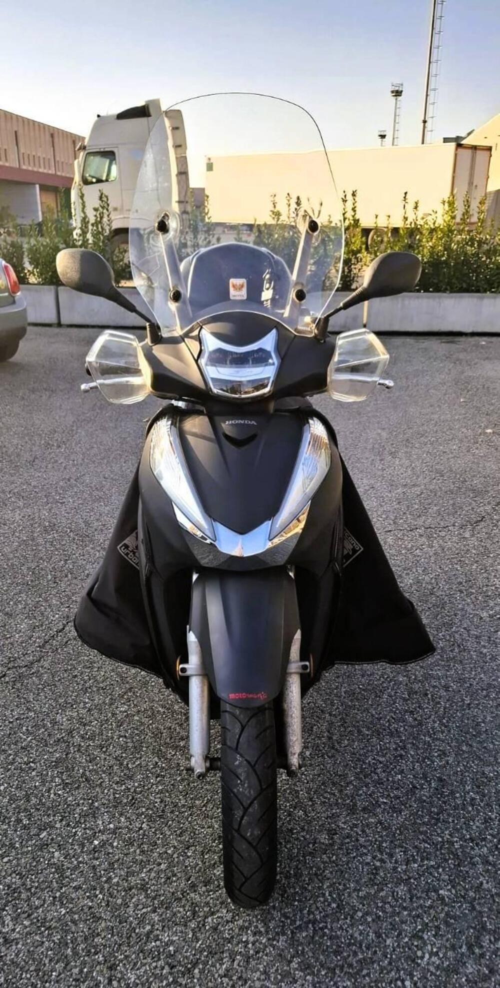 Honda SH 300 i ABS (2016 - 20) (2)