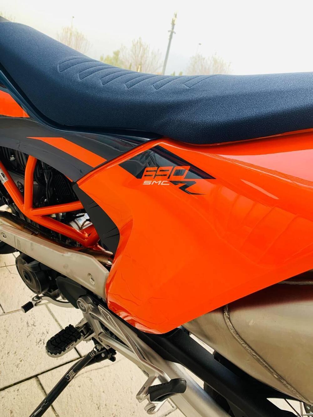 KTM 690 SMC R (2026) (4)