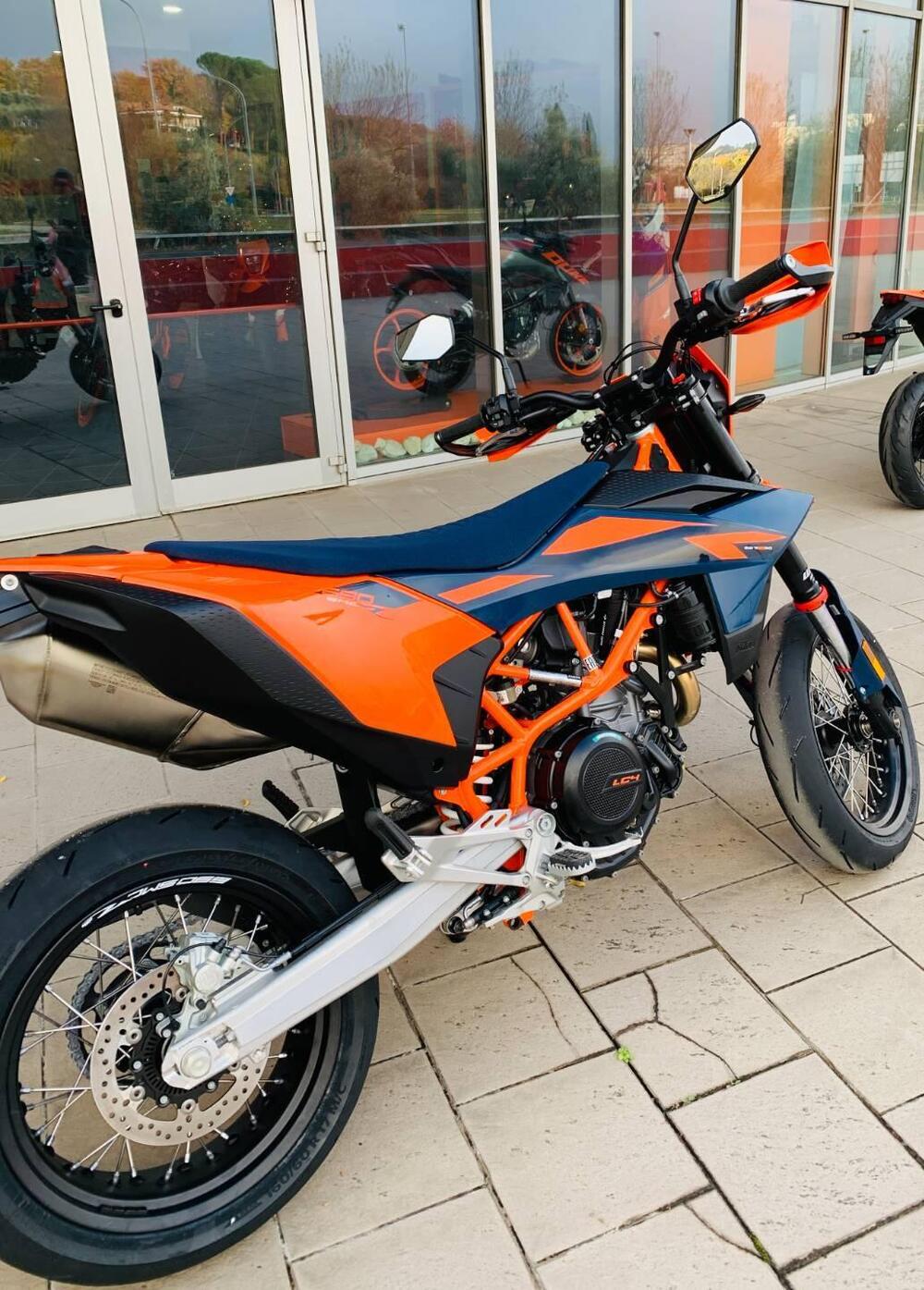 KTM 690 SMC R (2026) (3)