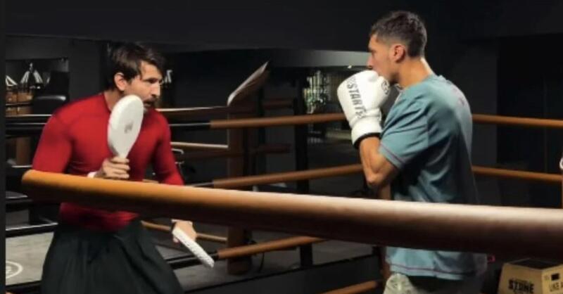 MotoGP 2026, Toprak Razgatlioglu si prepara al debutto: allenamento di boxe come Rocky Balboa [VIDEO]