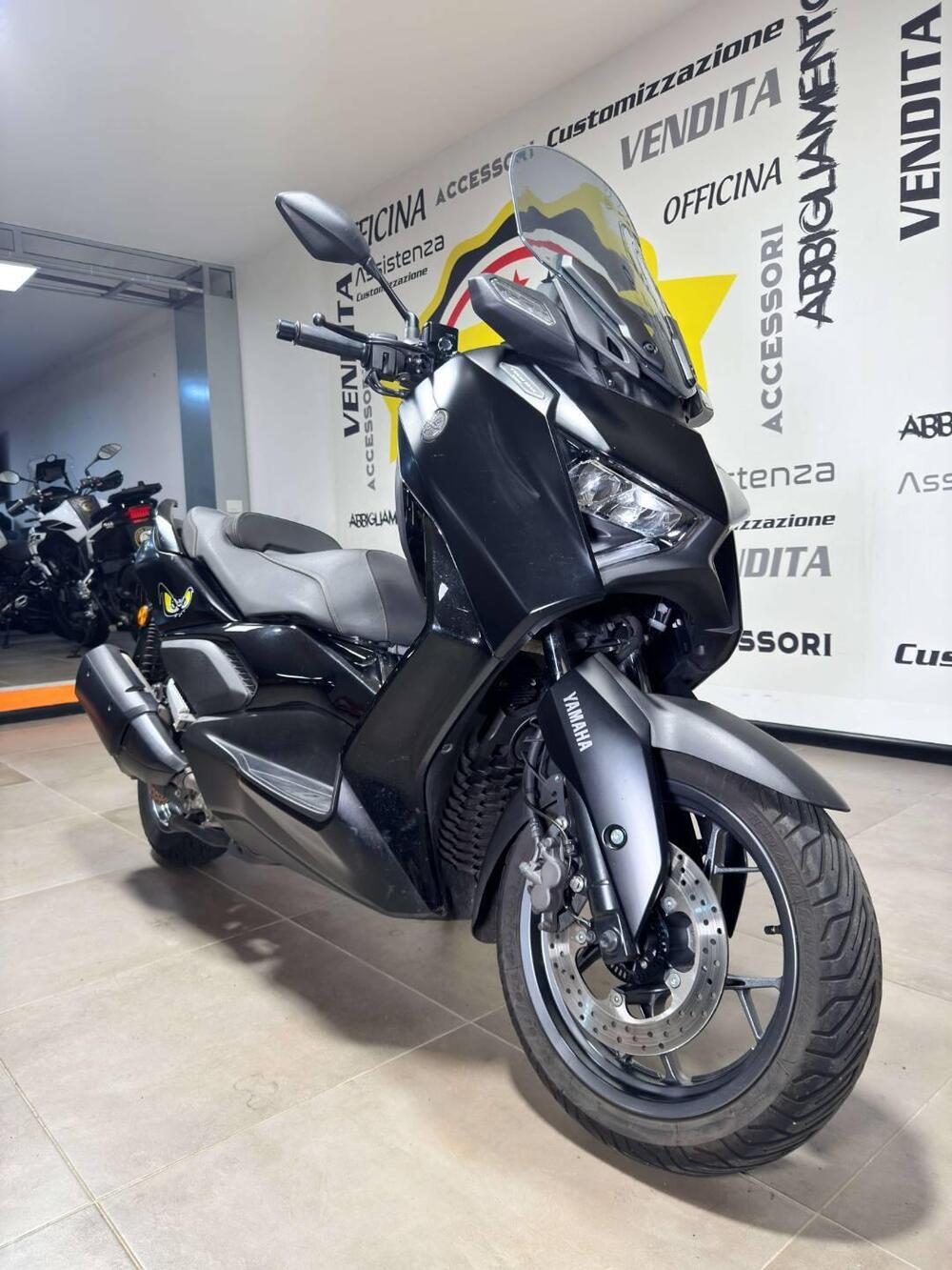 Yamaha X-Max 300 Tech Max (2021 - 24) (2)