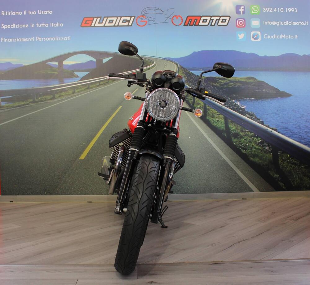 Moto Guzzi V7 II Stone (2015 - 17) (2)