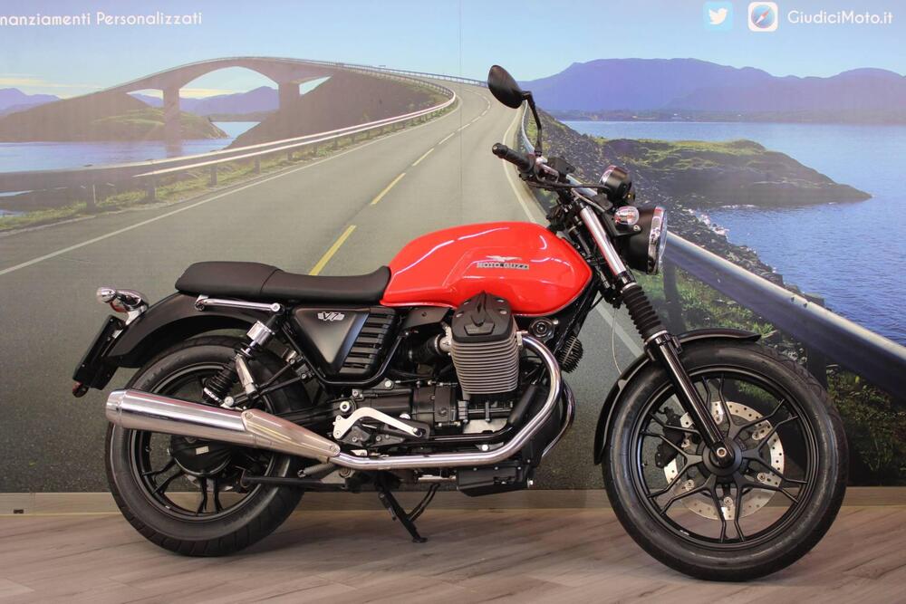 Moto Guzzi V7 II Stone (2015 - 17) (5)