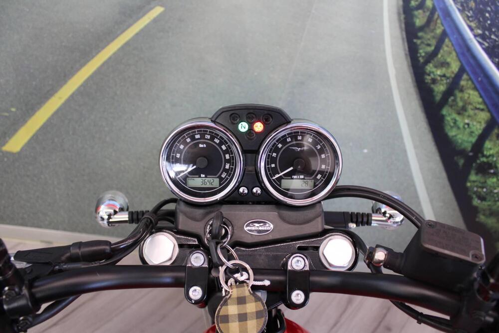 Moto Guzzi V7 II Stone (2015 - 17) (6)