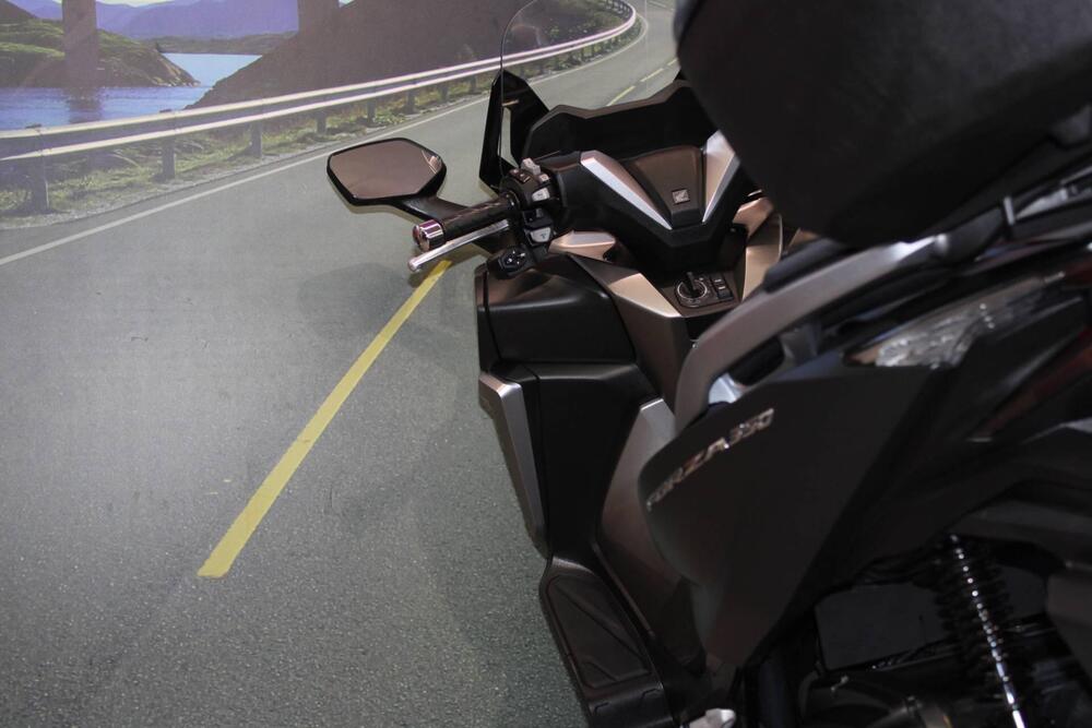 Honda Forza 350 (2022 - 24) (17)