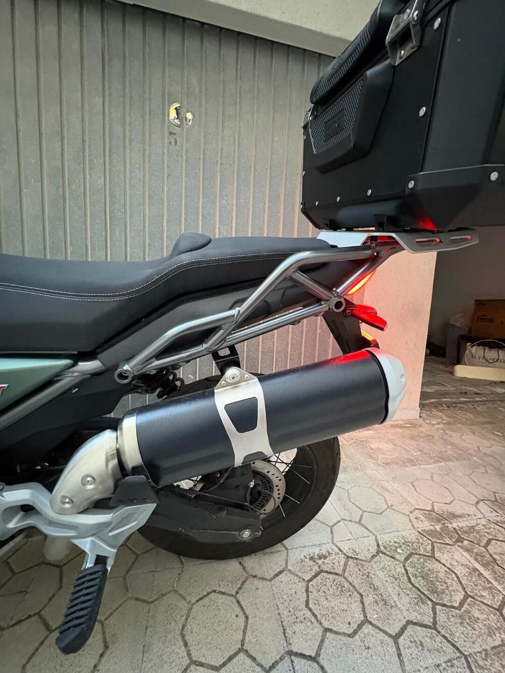 Moto Guzzi V85 TT (2021 - 23) (3)