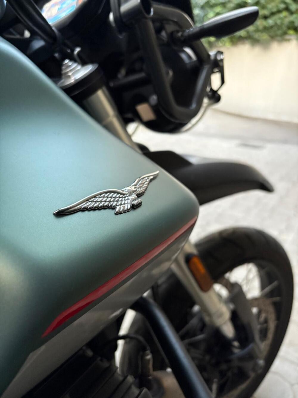 Moto Guzzi V85 TT (2021 - 23) (6)