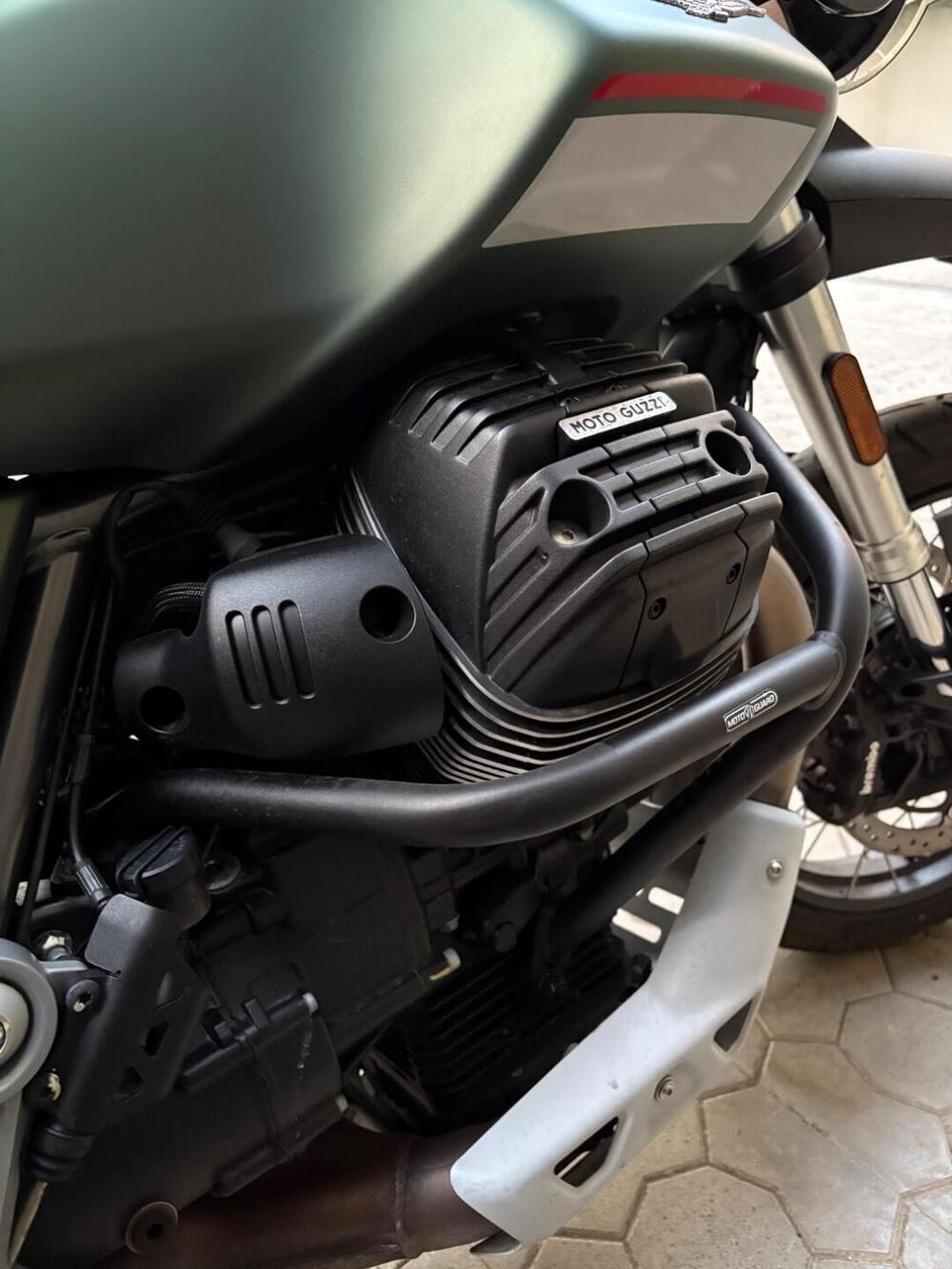 Moto Guzzi V85 TT (2021 - 23) (7)