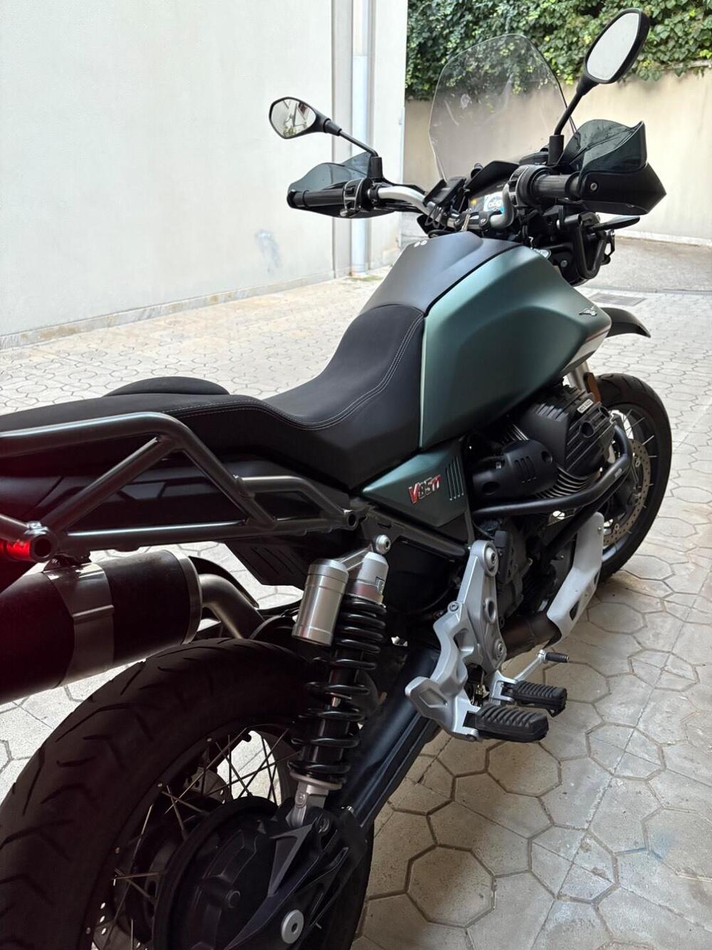 Moto Guzzi V85 TT (2021 - 23) (8)