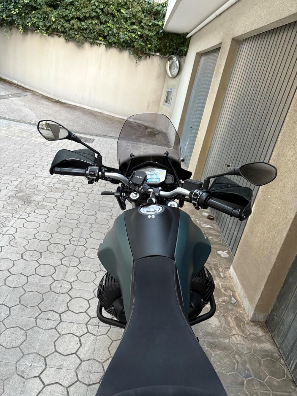 Moto Guzzi V85 TT (2021 - 23) (9)