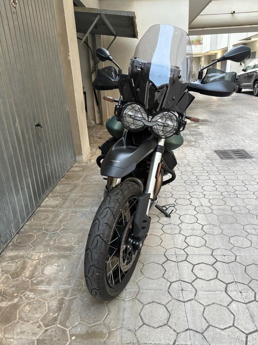 Moto Guzzi V85 TT (2021 - 23) (12)