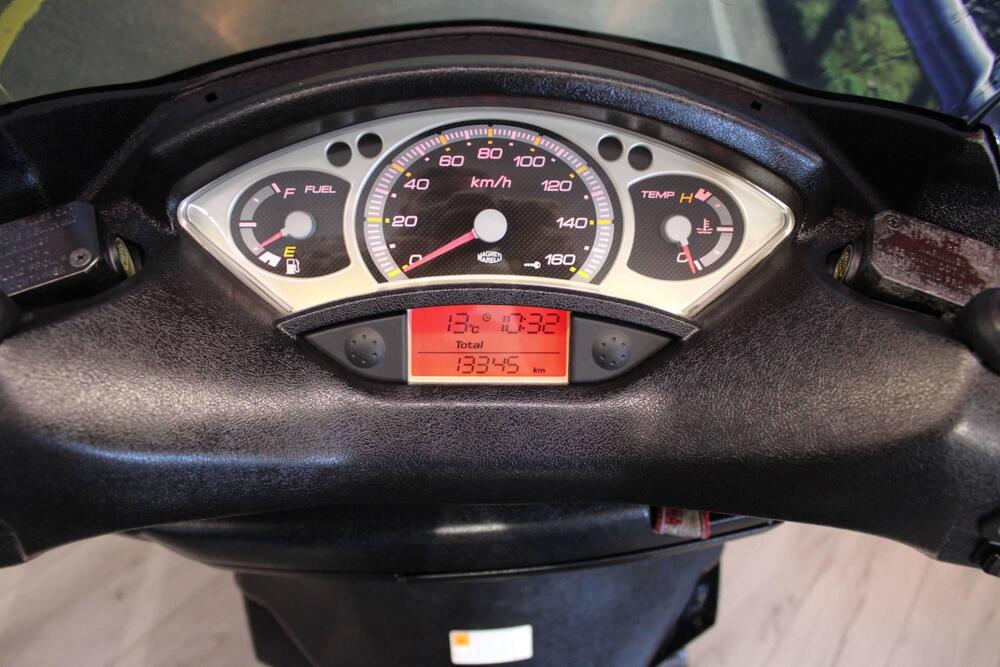 Yamaha X-Max 250 (2007 - 09) (6)