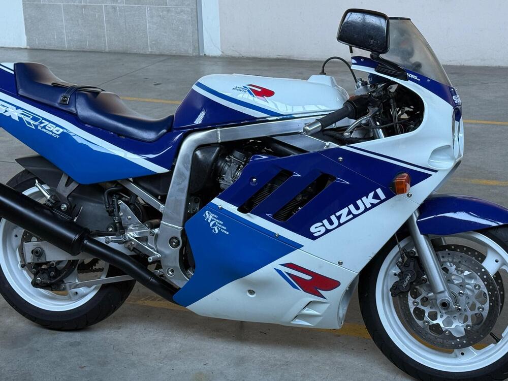 Suzuki GSX R 750 gr77A (2)