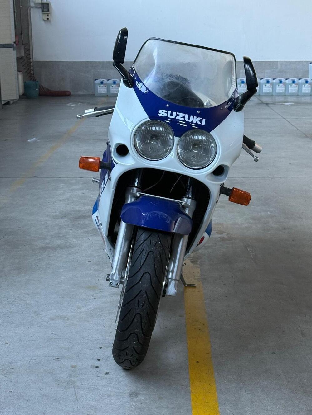 Suzuki GSX R 750 gr77A (3)