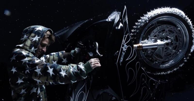 Quartararo sulla neve con una Yamaha R9 unica e incredibile [VIDEO]