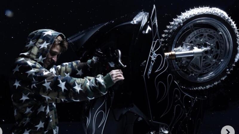 Quartararo sulla neve con una Yamaha R9 unica e incredibile [VIDEO]