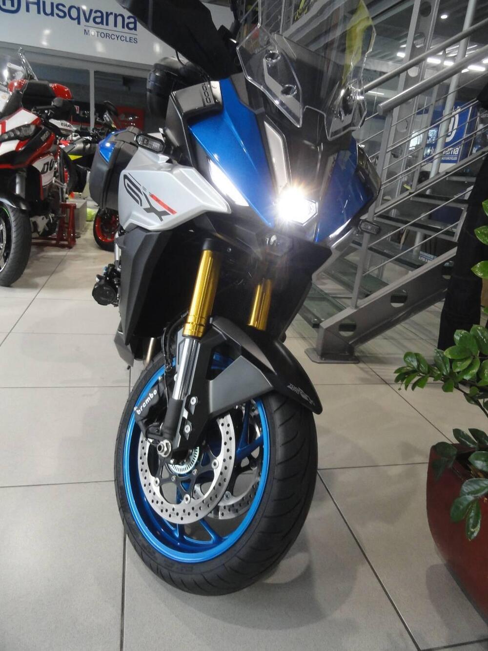 Suzuki GSX-S1000GX Touring (2024 - 25) (12)