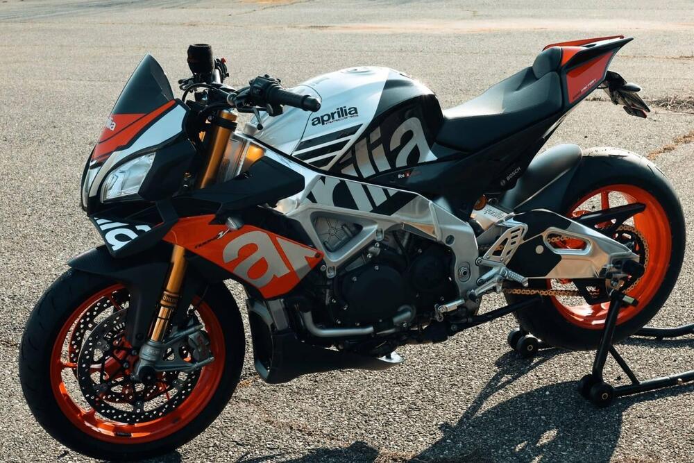 Aprilia Tuono V4 Factory (2017 - 18) (2)