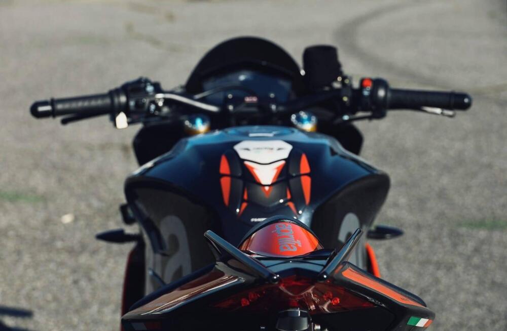 Aprilia Tuono V4 Factory (2017 - 18) (6)