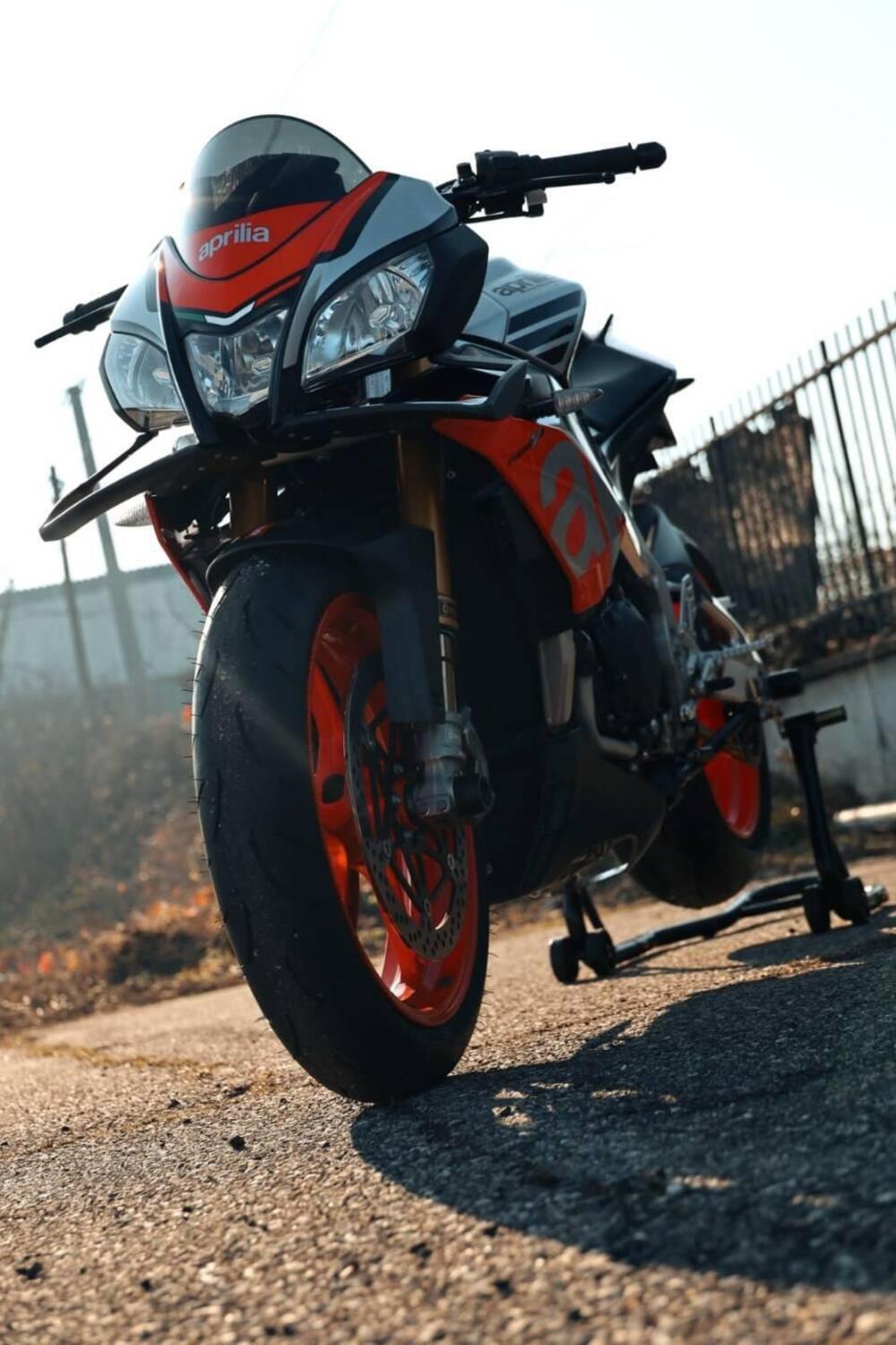 Aprilia Tuono V4 Factory (2017 - 18) (7)