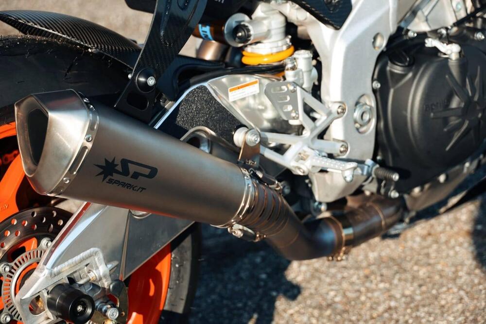 Aprilia Tuono V4 Factory (2017 - 18) (8)