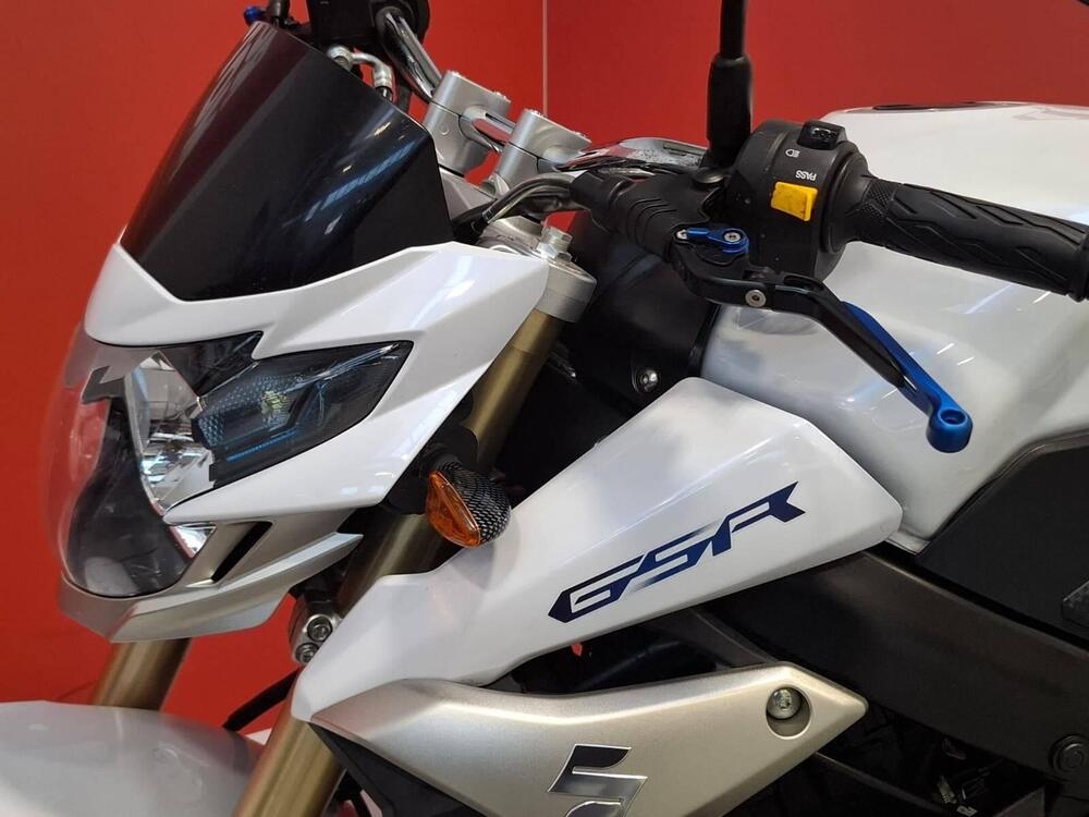 Suzuki GSR 750 (2010 - 15) (9)