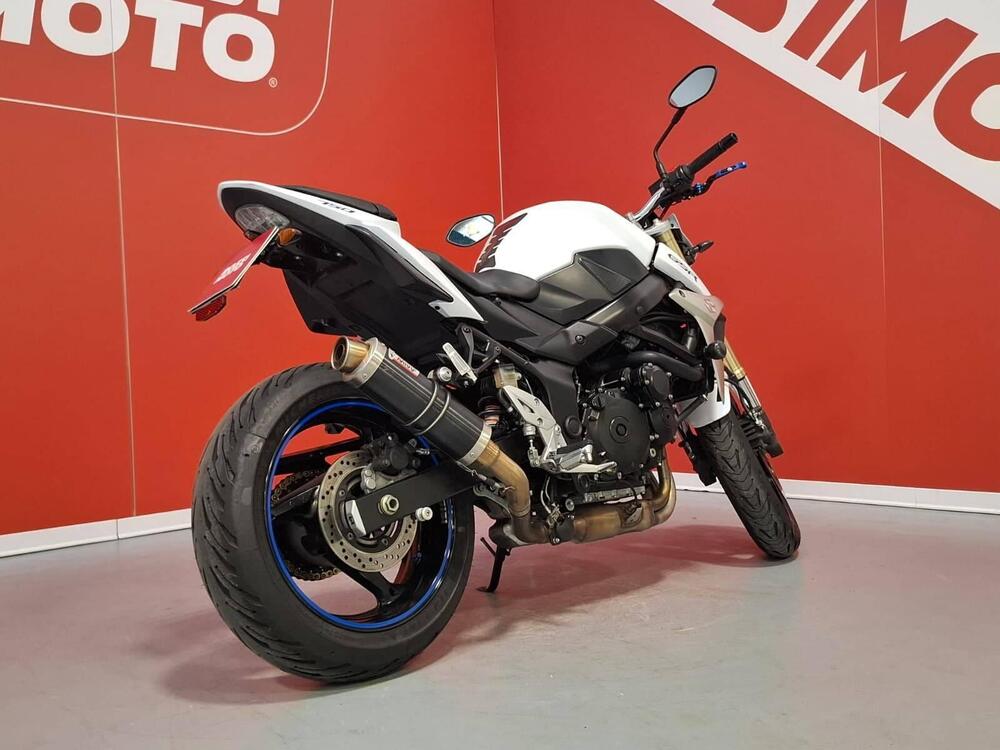 Suzuki GSR 750 (2010 - 15) (3)