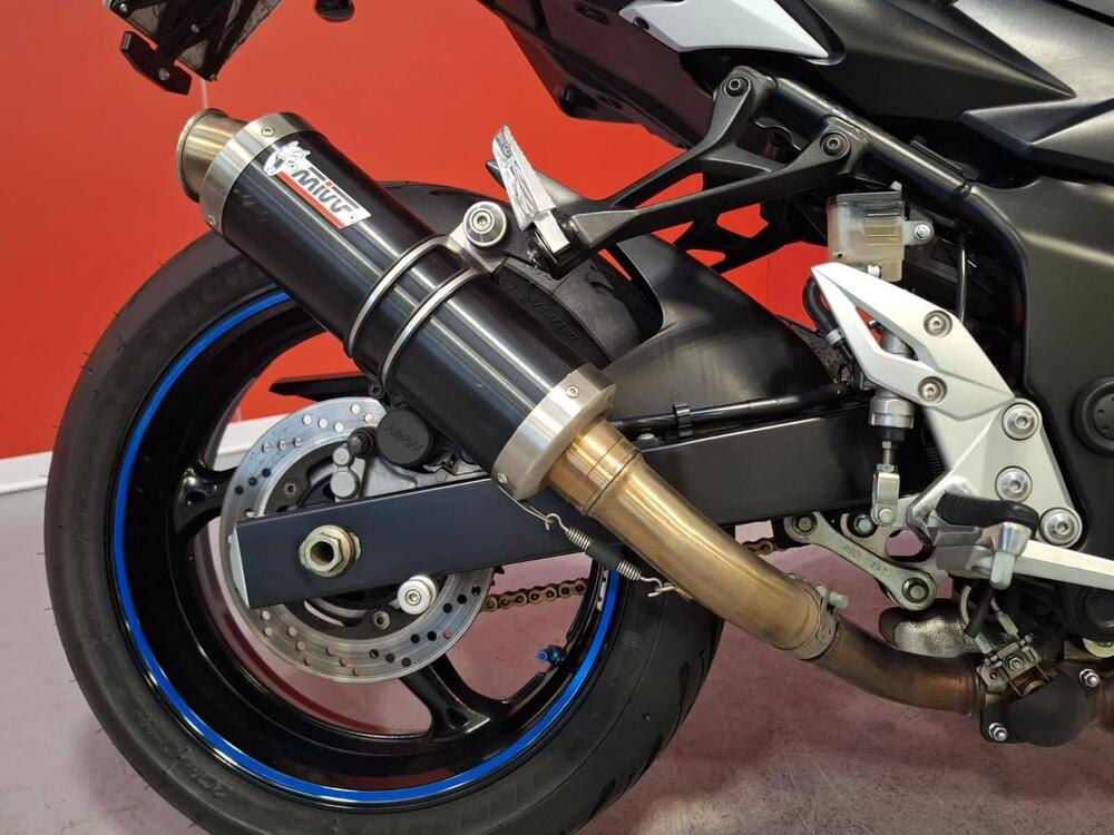 Suzuki GSR 750 (2010 - 15) (10)