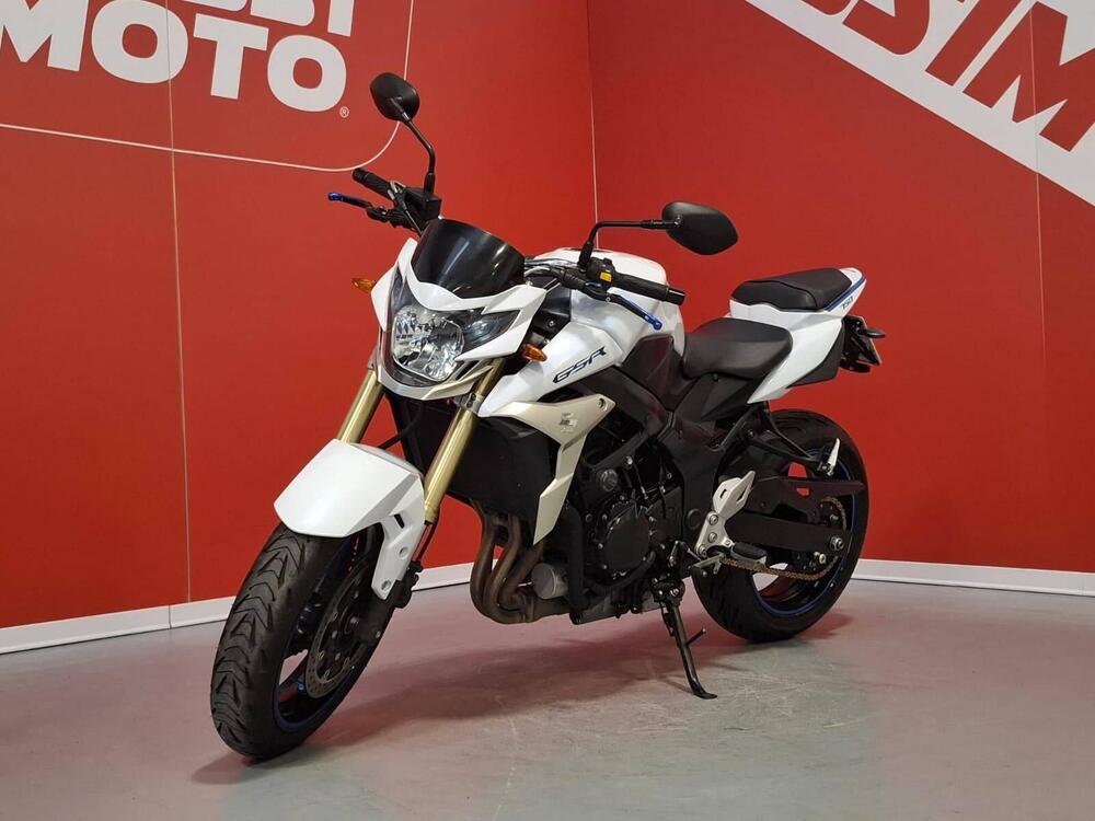 Suzuki GSR 750 (2010 - 15) (6)