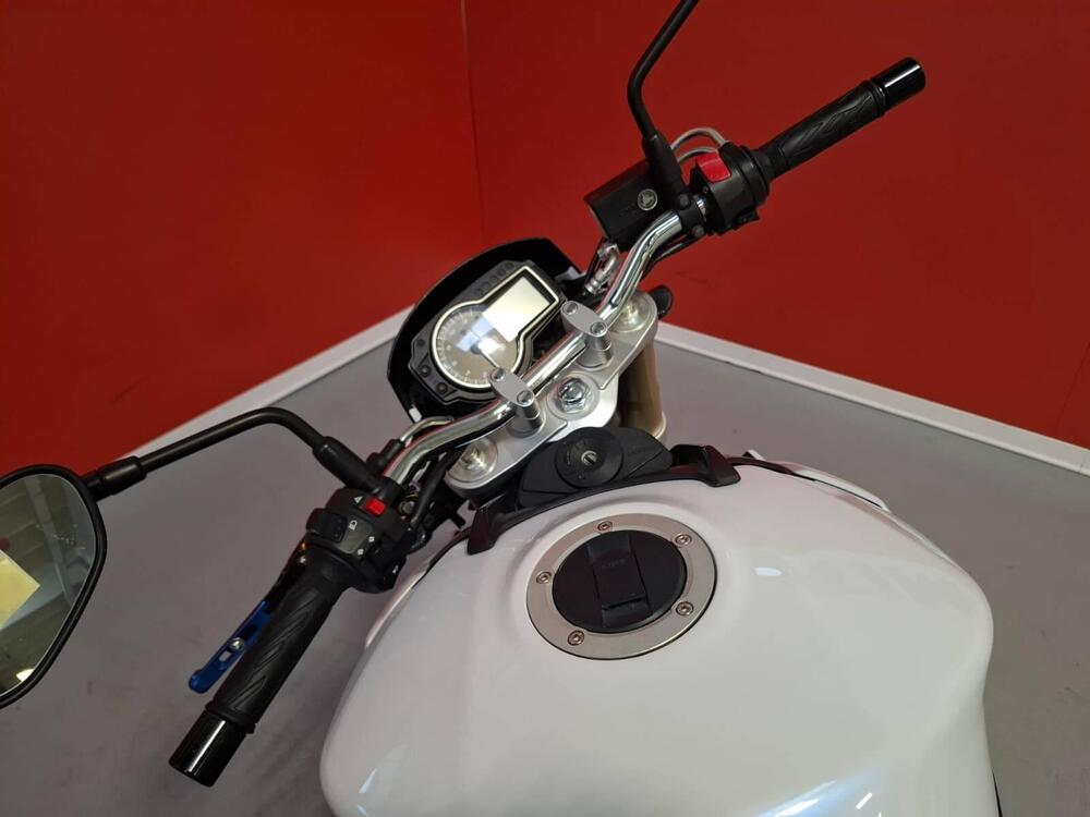 Suzuki GSR 750 (2010 - 15) (12)