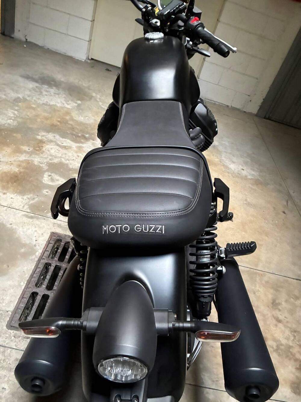 Moto Guzzi V7 Stone (2021 - 24) (4)