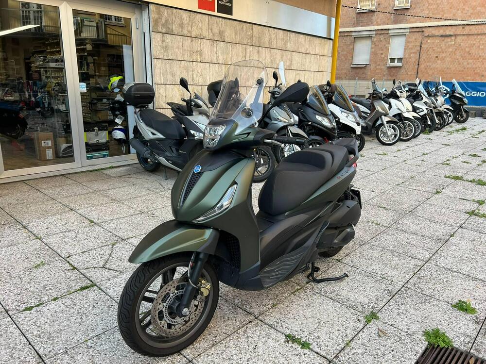 Piaggio Beverly 300 S ABS-ASR (2021 - 25) (2)