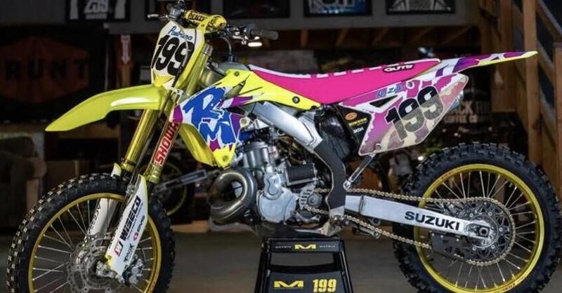 Pastrana contro Roczen contro Brown: la sfida definitiva in sella ad una Suzuki 500 2 tempi [VIDEO]