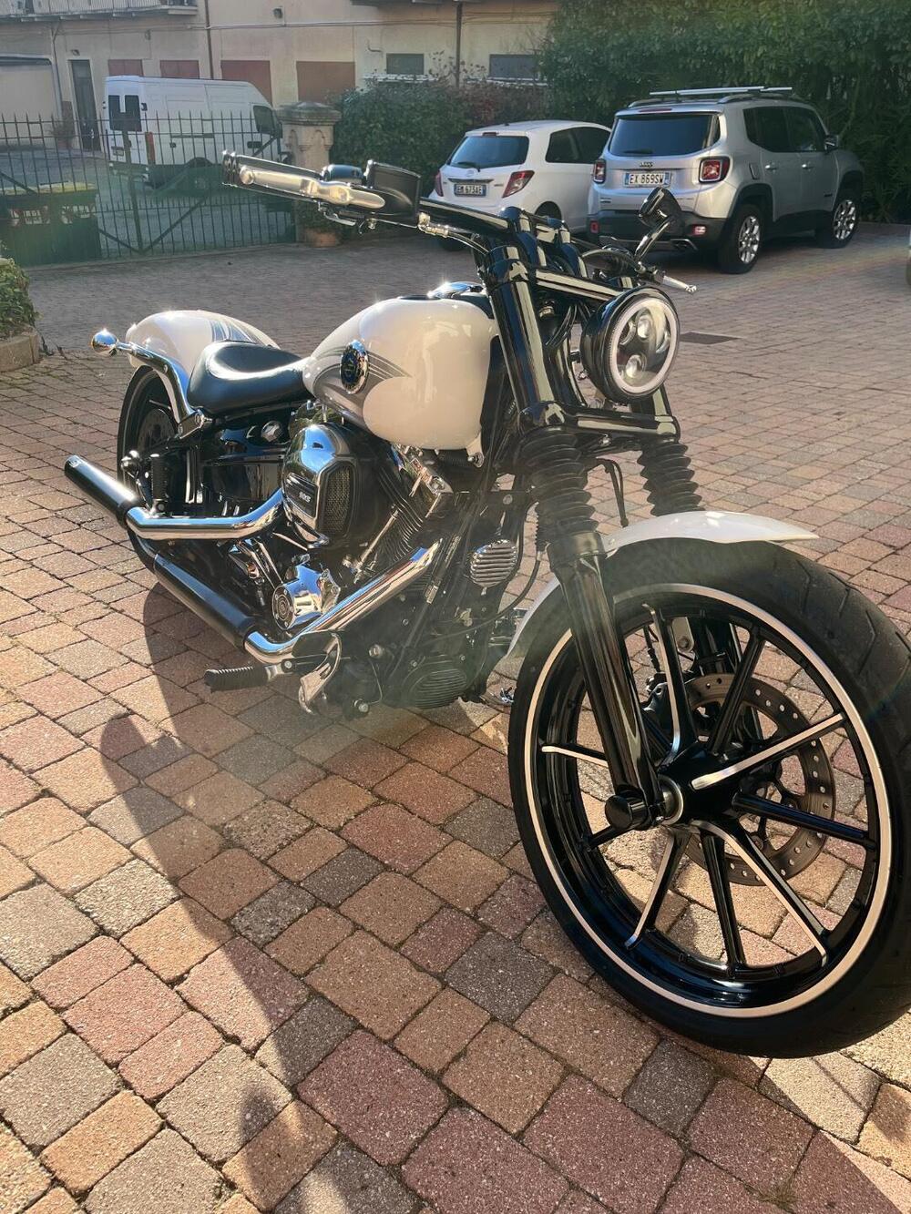 Harley-Davidson 1690 Breakout (2013 - 17) - FXSB (2)