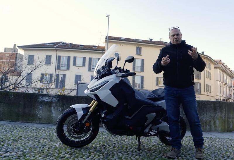 Recensito Tucano Urbano Termoscud S-PRO: la copertina per scooter migliore di sempre [VIDEO]