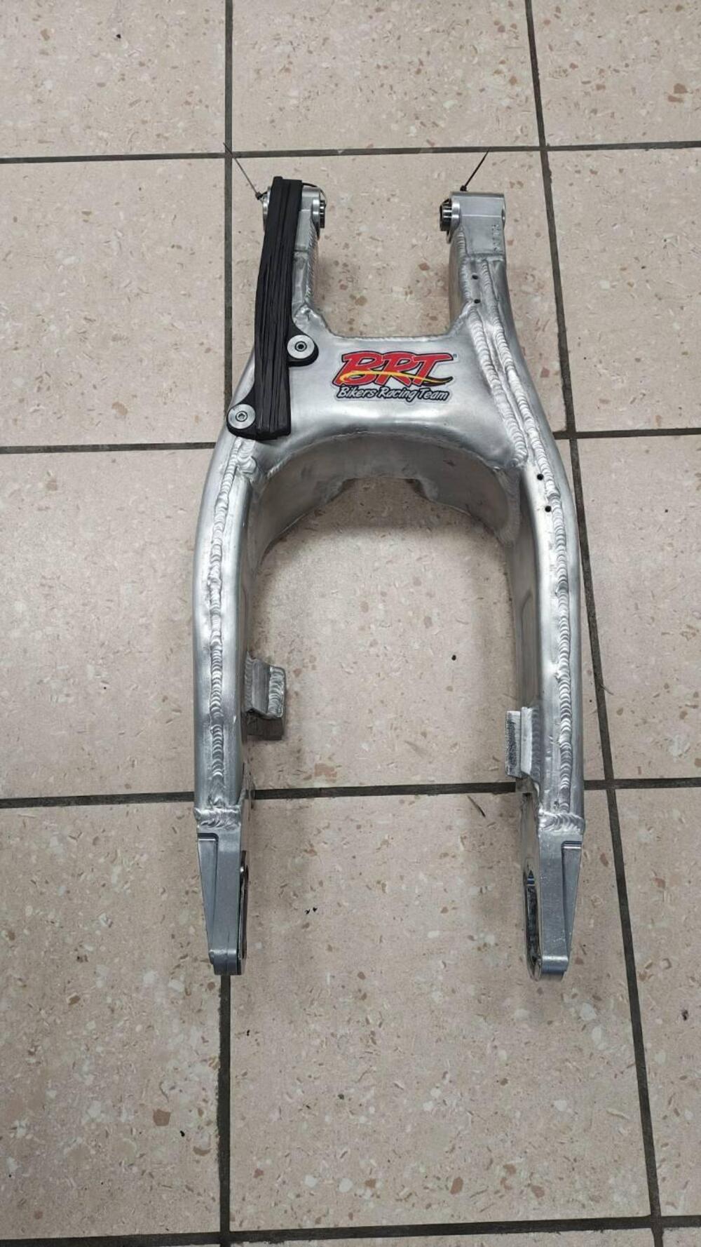 Forcellone scatolato Honda CRF 450 Team BRT (2)