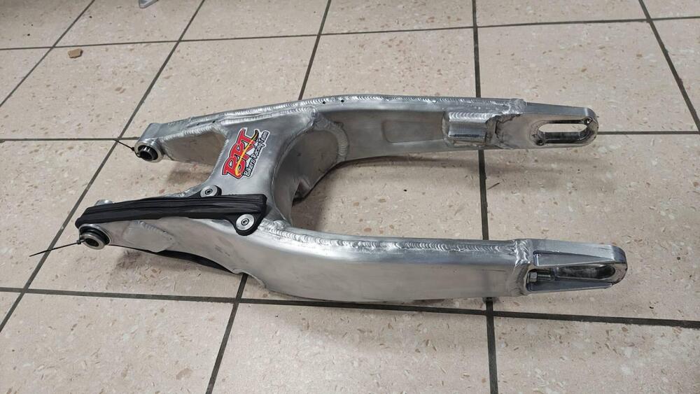 Forcellone scatolato Honda CRF 450 Team BRT (3)