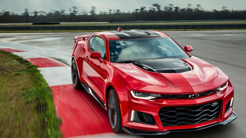 Chevrolet Camaro ZL1, svelate le prestazioni. Sono da urlo