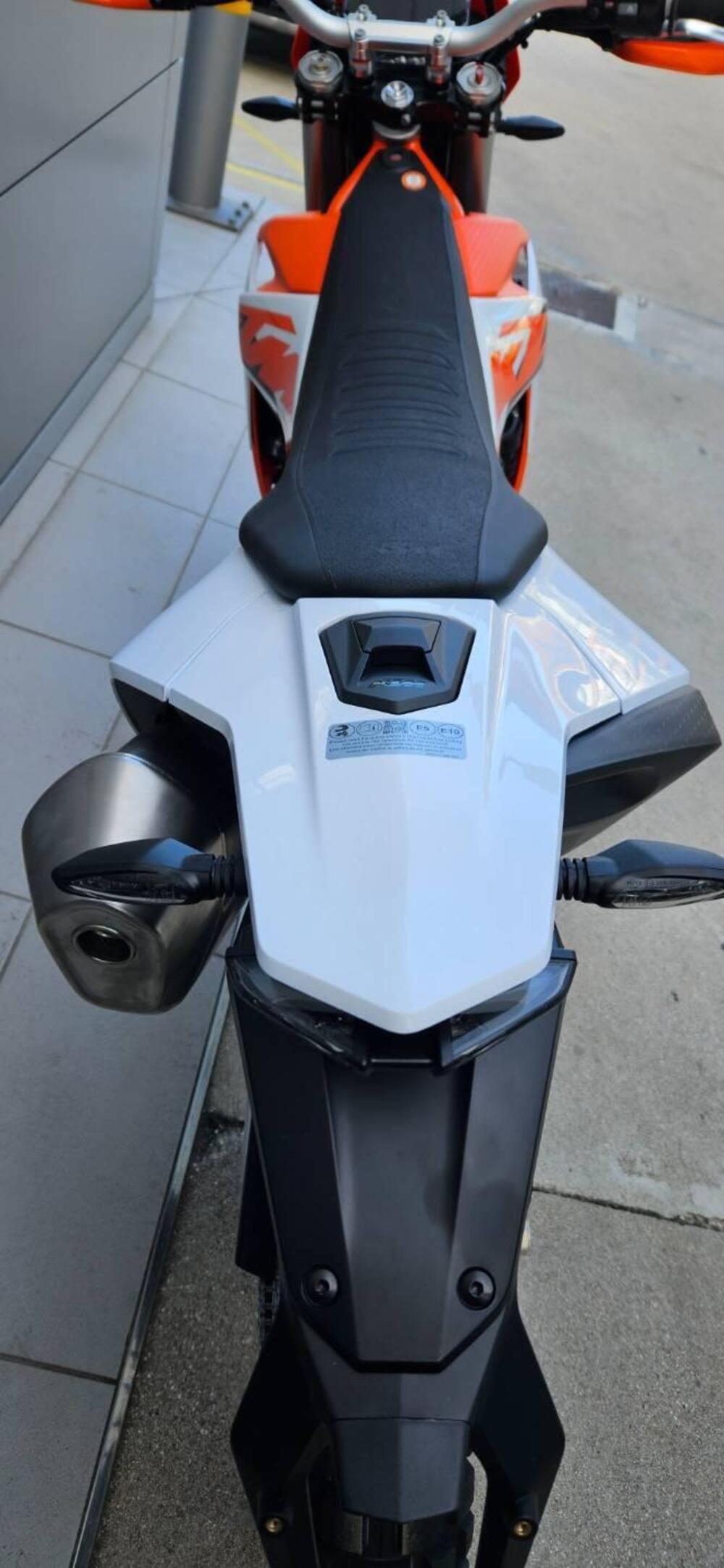 KTM 690 Enduro R (2026) (4)