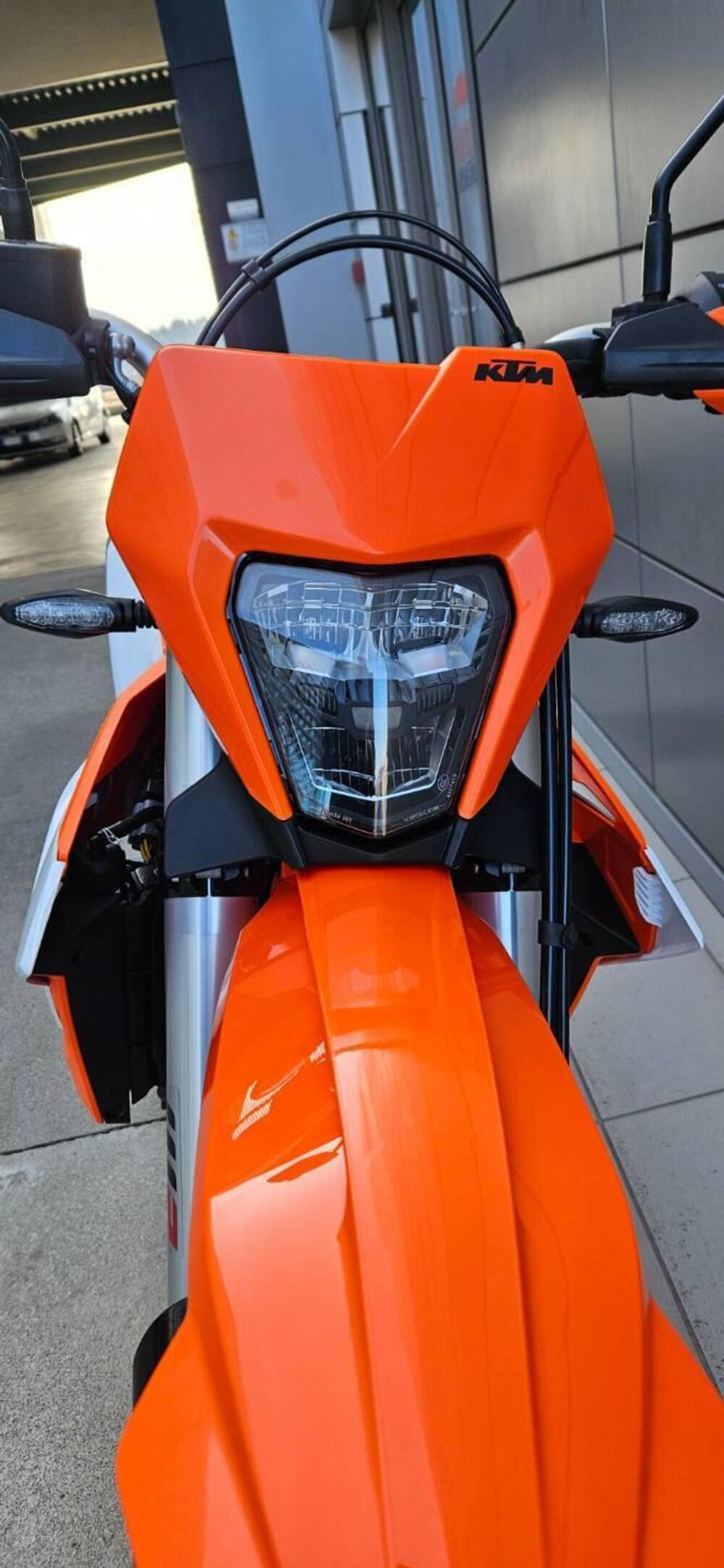 KTM 690 Enduro R (2026) (5)