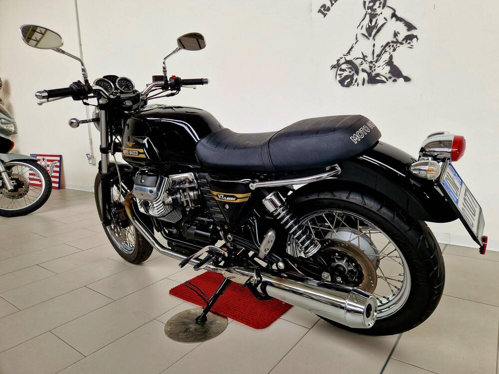 Moto Guzzi V7 Classic (2008 - 12) (6)
