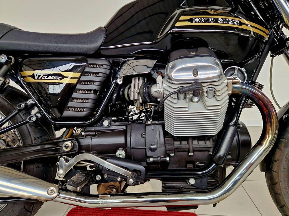 Moto Guzzi V7 Classic (2008 - 12) (9)