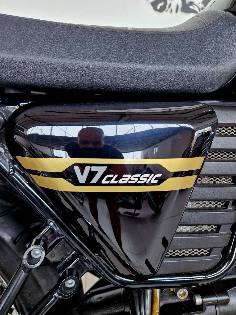 Moto Guzzi V7 Classic (2008 - 12) (19)