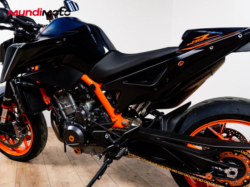 KTM 890 Duke R (2020) (10)