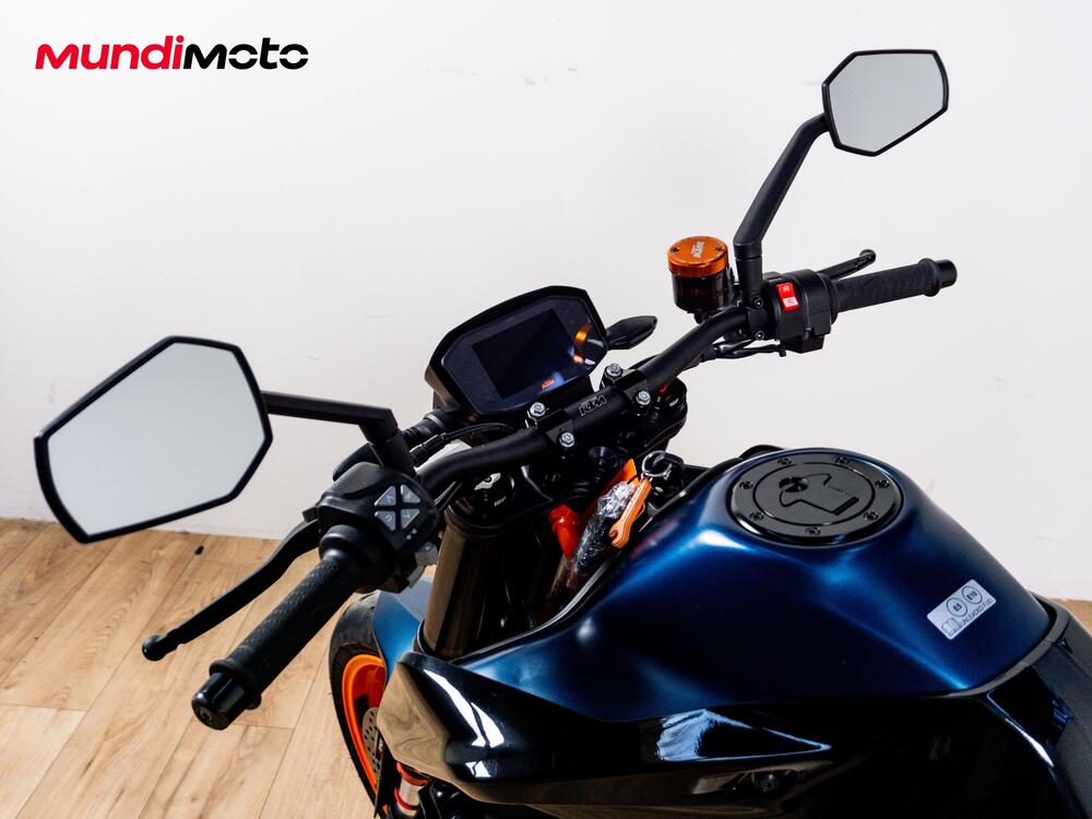 KTM 890 Duke R (2020) (11)