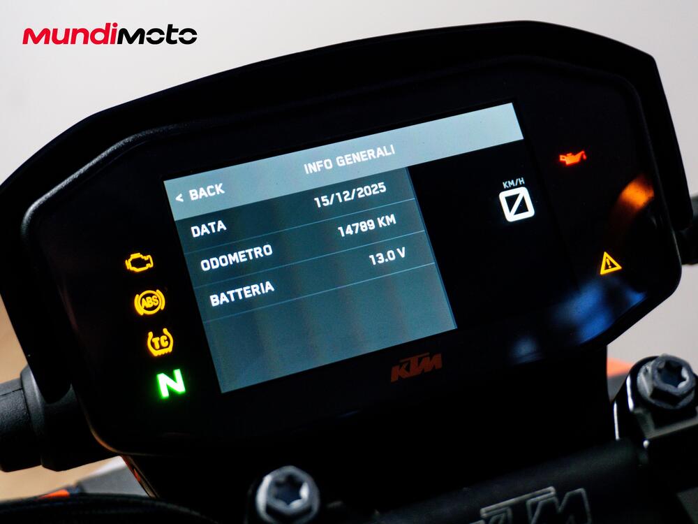 KTM 890 Duke R (2020) (12)