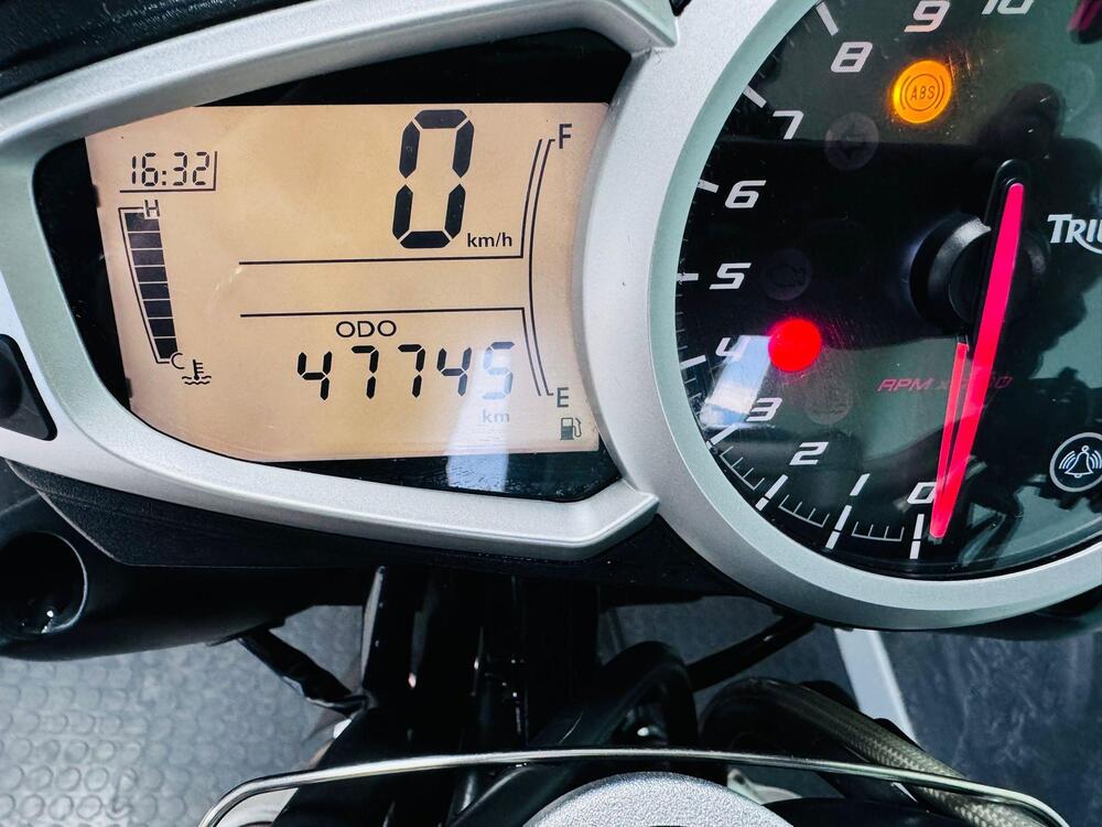 Triumph Speed Triple 1050 ABS (2011 - 15) (10)