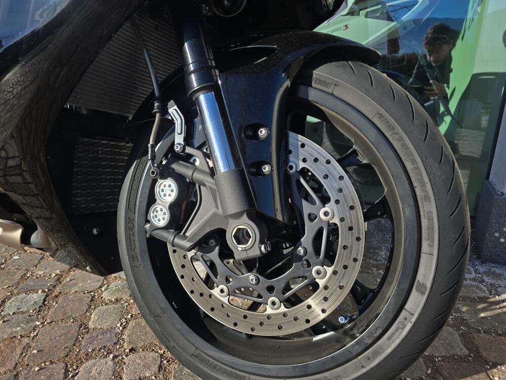 Yamaha YZF R1 (2020 - 25) (7)